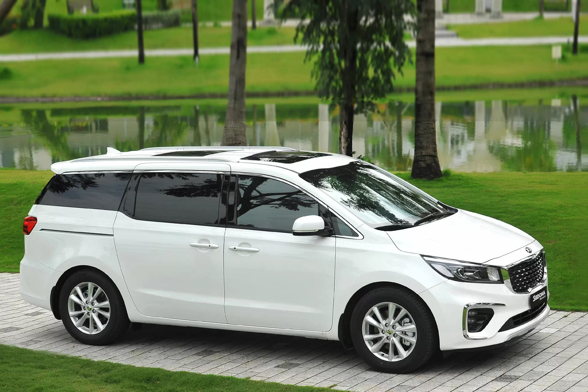 Khách Hàng Nói Gì Về Người Bạn Đồng Hành Kia Sedona?