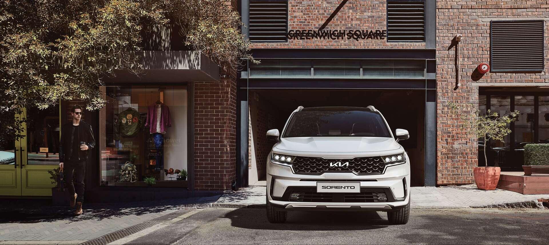 MQ4_21MY_ARAB_LHD_Exterior_Main_01